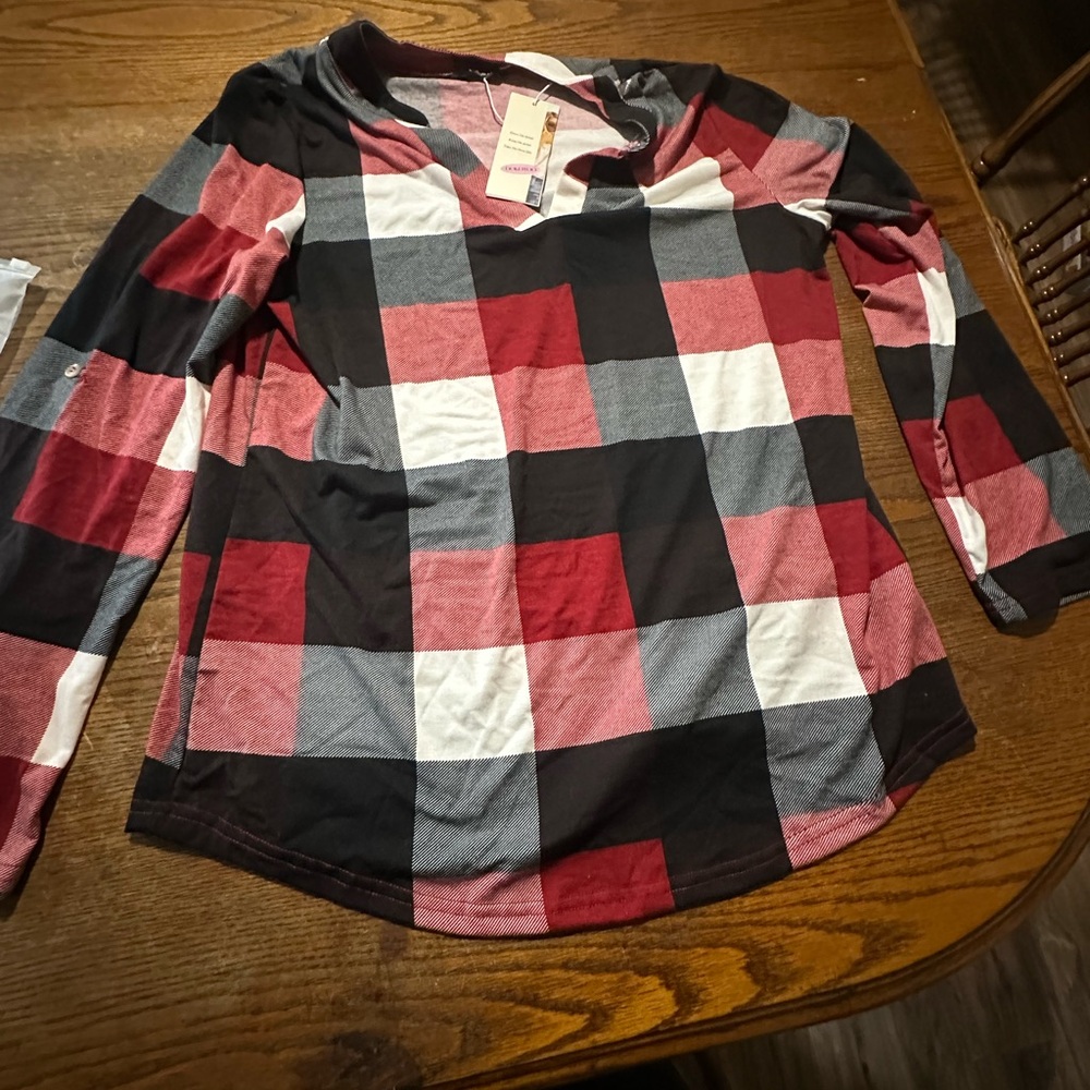 Plaid Long Sleeve Shirt in Red and Black